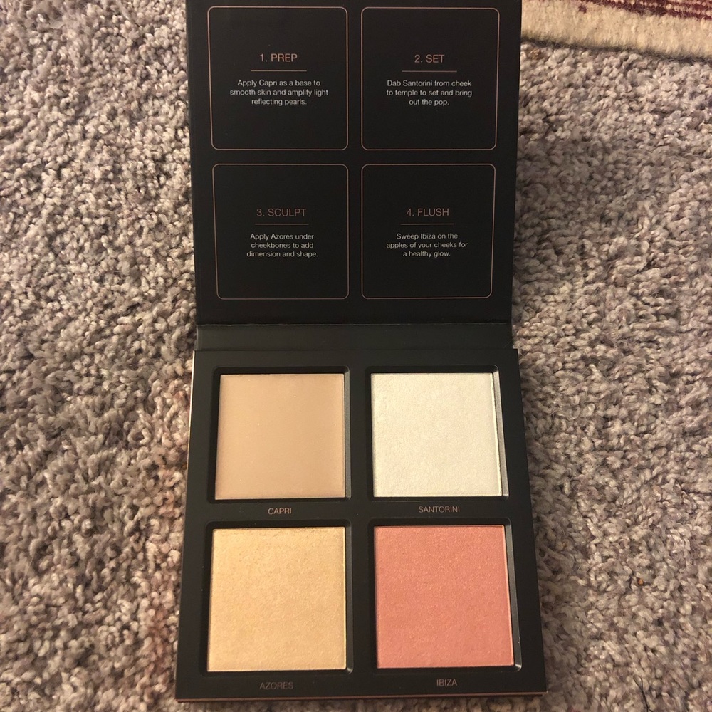 NEW Huda Beauty 3D highlighter